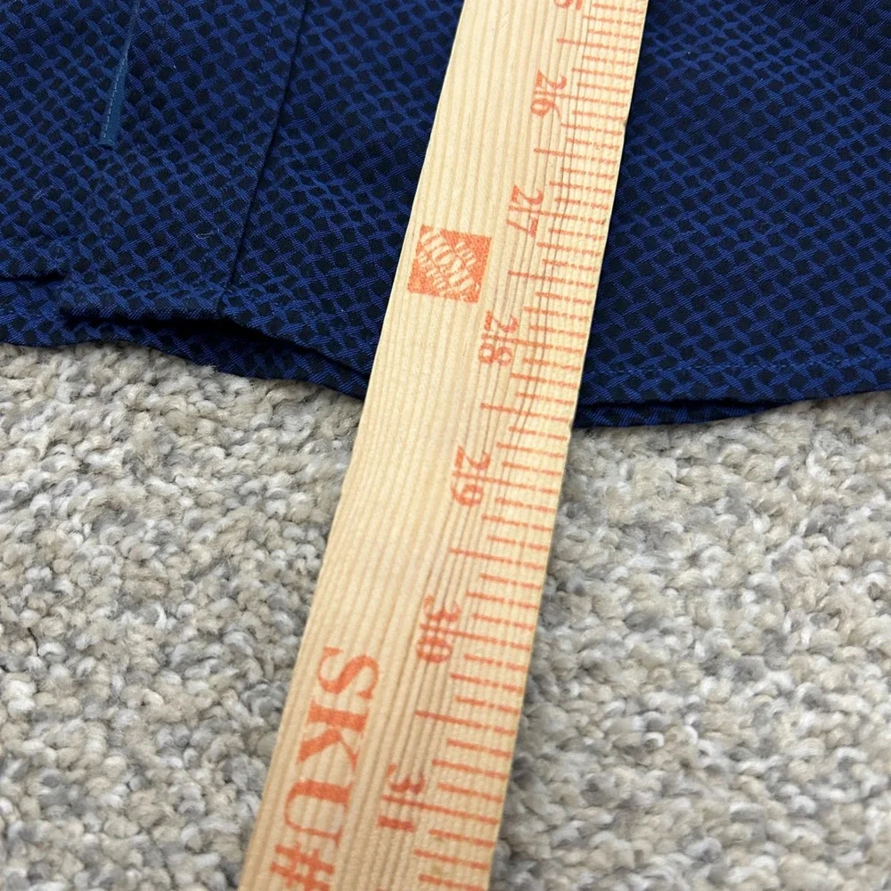 Robert Graham Button Up Shirt Size Medium Navy‎ Blue Geometric Tailored Fit